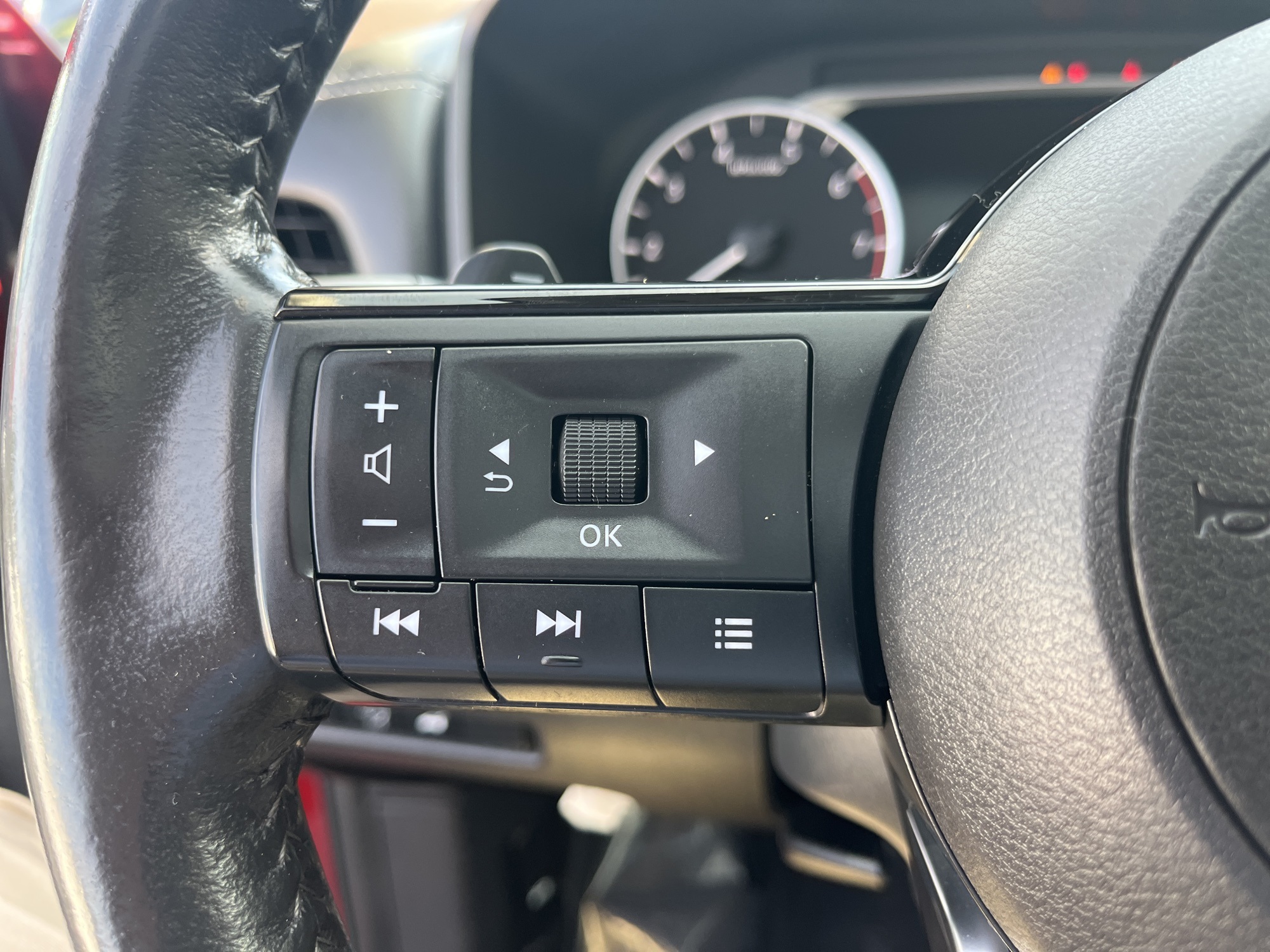 2023 Nissan Rogue SL photo 16