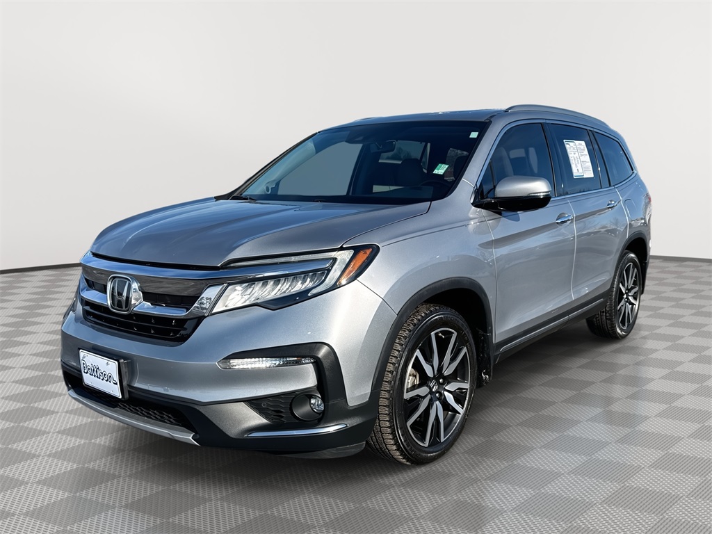 2019 Honda Pilot Touring FWD with Rear Captain's Chairs