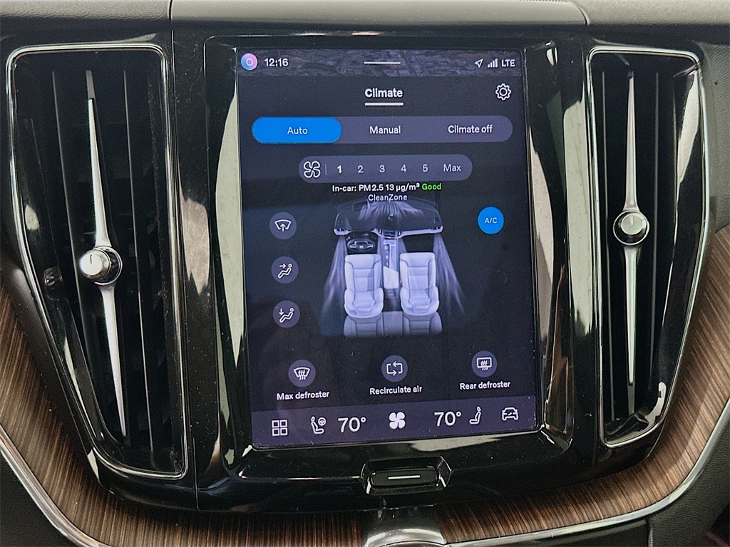 2022 VOLVO XC60 - Image 14