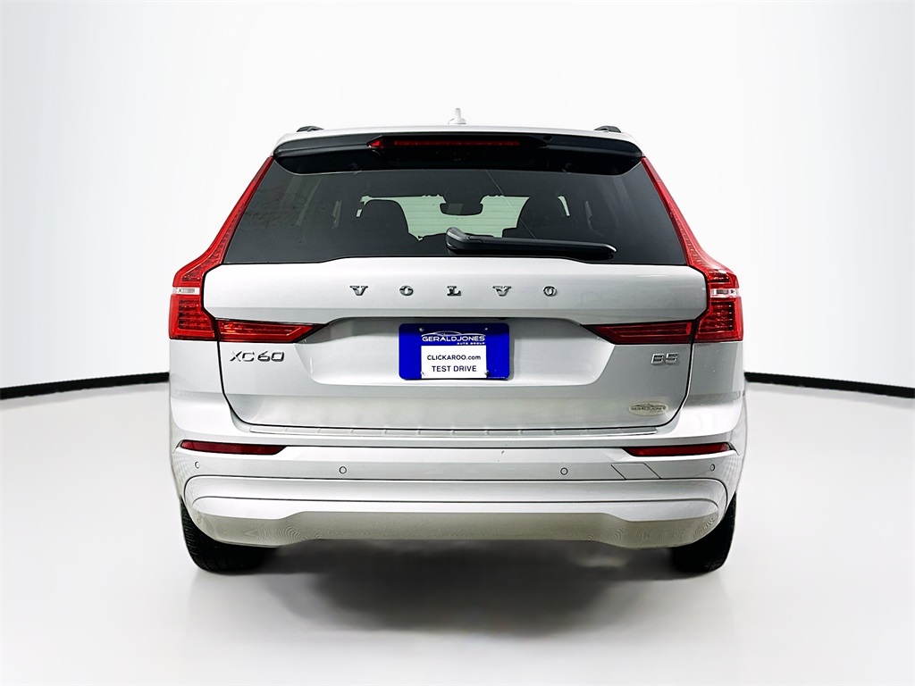 2022 VOLVO XC60 - Image 15