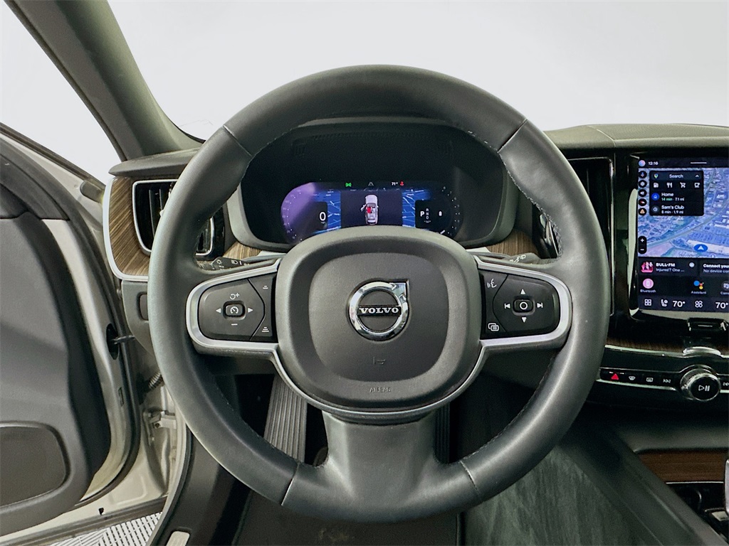 2022 VOLVO XC60 - Image 18