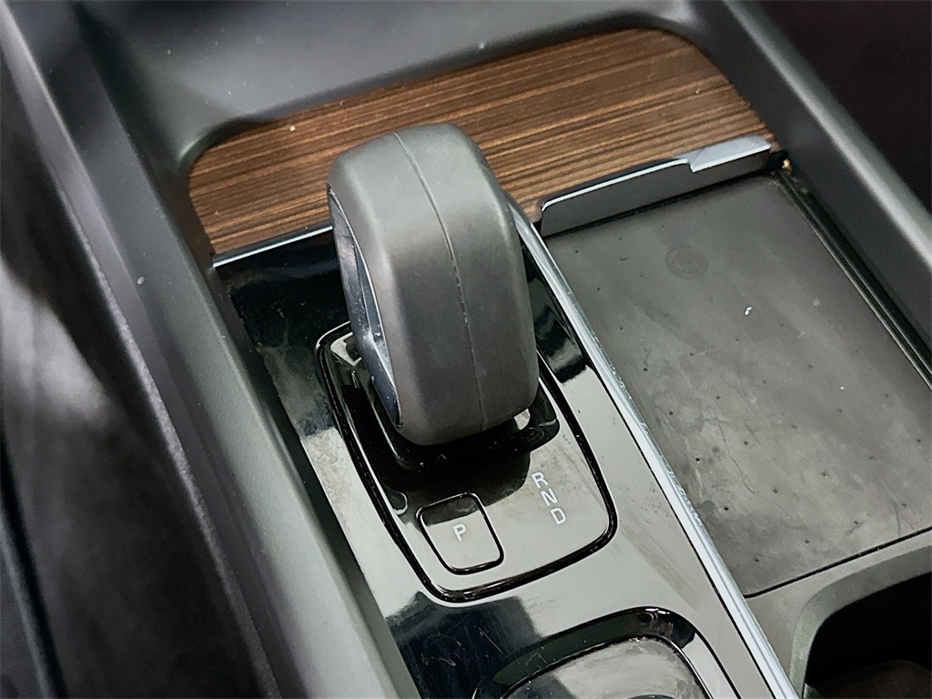 2022 VOLVO XC60 - Image 22