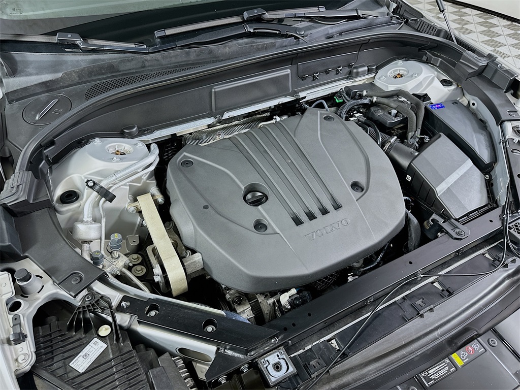 2022 VOLVO XC60 - Image 26