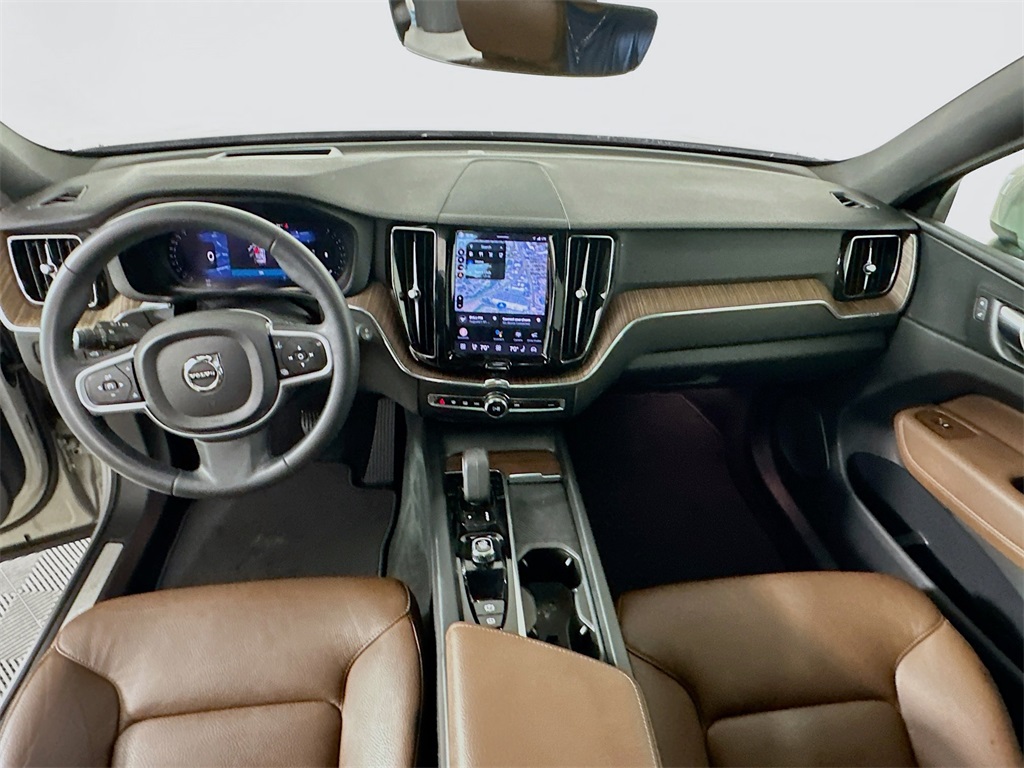 2022 VOLVO XC60 - Image 3
