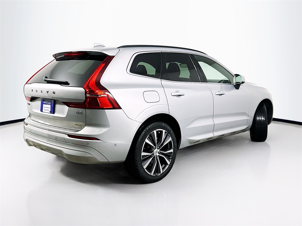 2022 VOLVO XC60 - Image 7