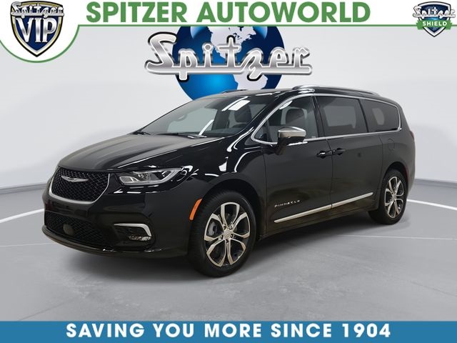 Diamond Black Crystal Pearlcoat 2026 Chrysler Pacifica Minivan All-Wheel Drive 9-Speed Automatic