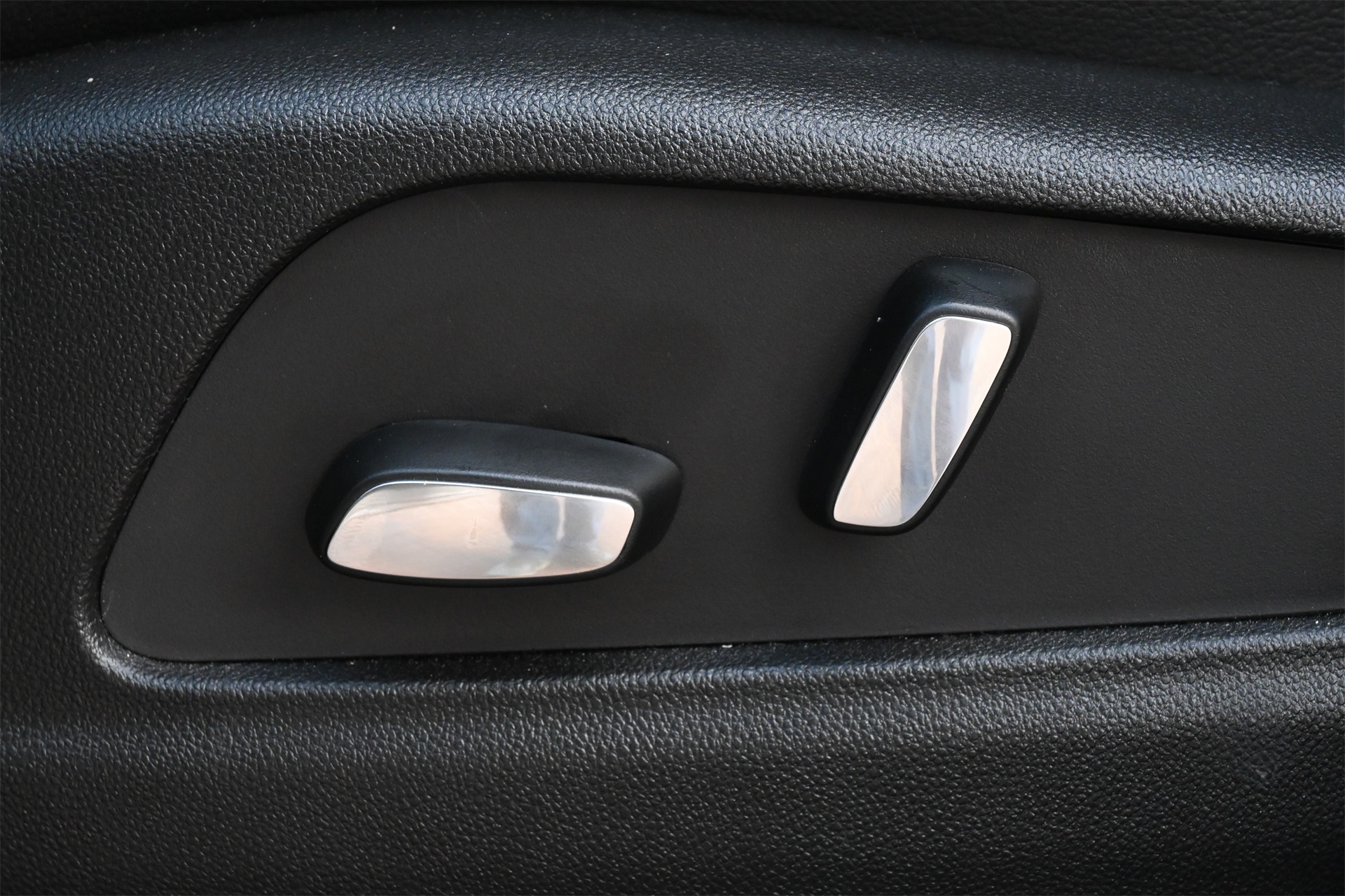 2025 Cadillac XT6 Luxury Silver at Classic Chevrolet Galveston