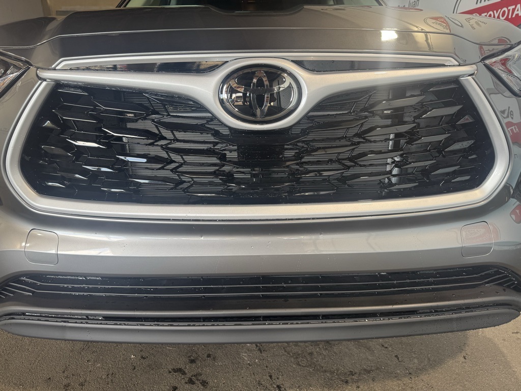Thumbnail: 2026 Toyota Highlander - 14