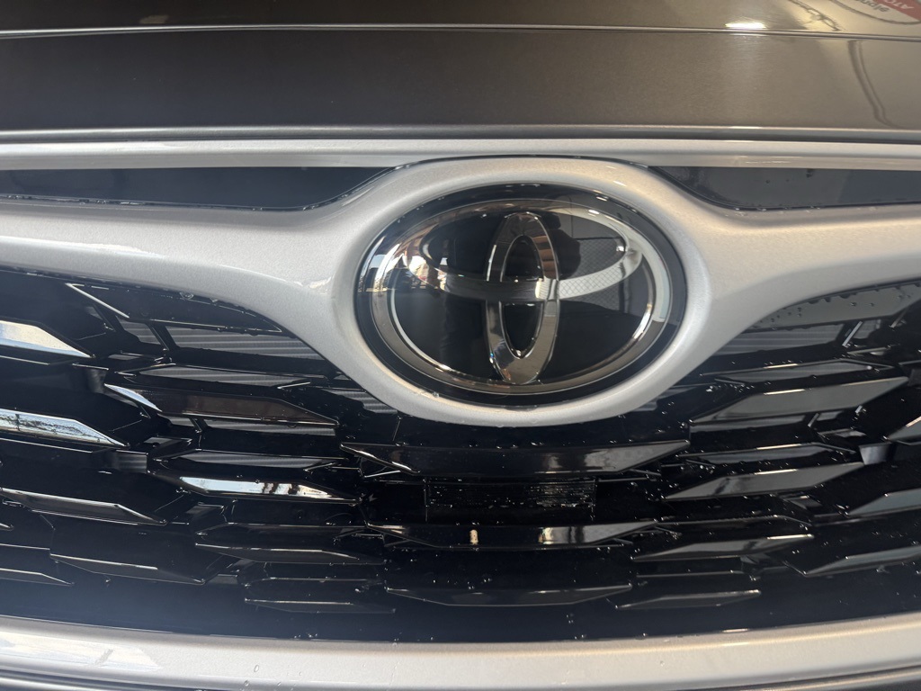 Thumbnail: 2026 Toyota Highlander - 15