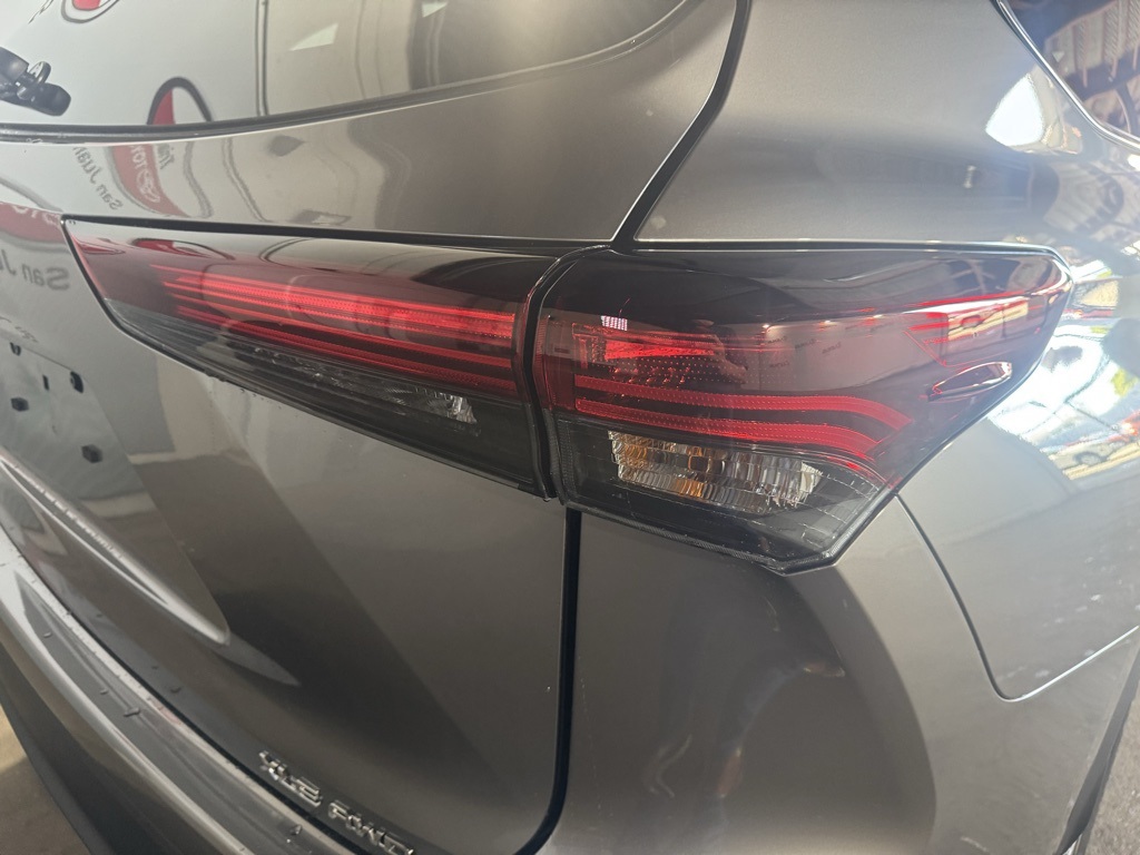 Thumbnail: 2026 Toyota Highlander - 18