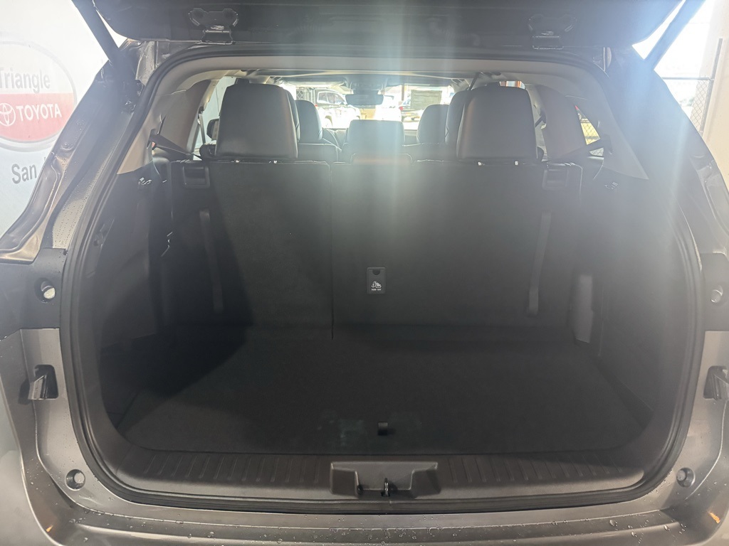 Thumbnail: 2026 Toyota Highlander - 25