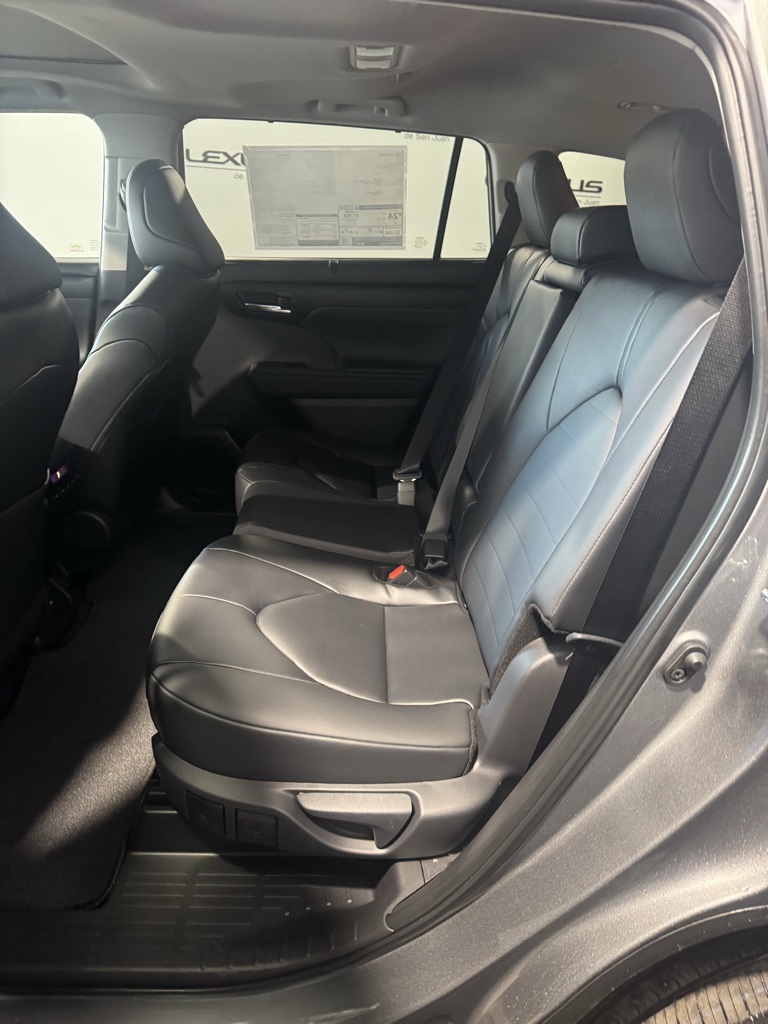 Thumbnail: 2026 Toyota Highlander - 32