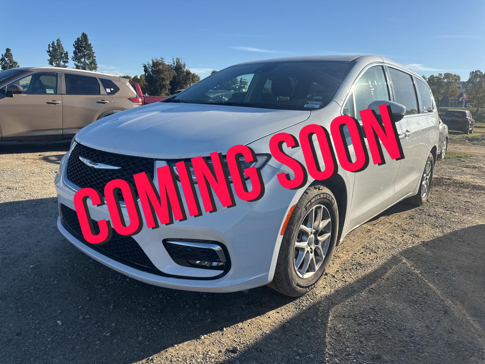 2023 Chrysler Pacifica Touring L's photo