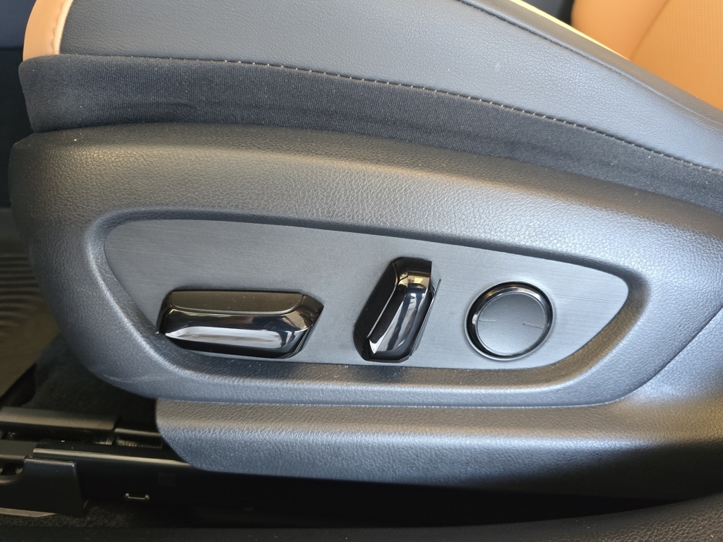 Thumbnail: 2024 Lexus ES - 11