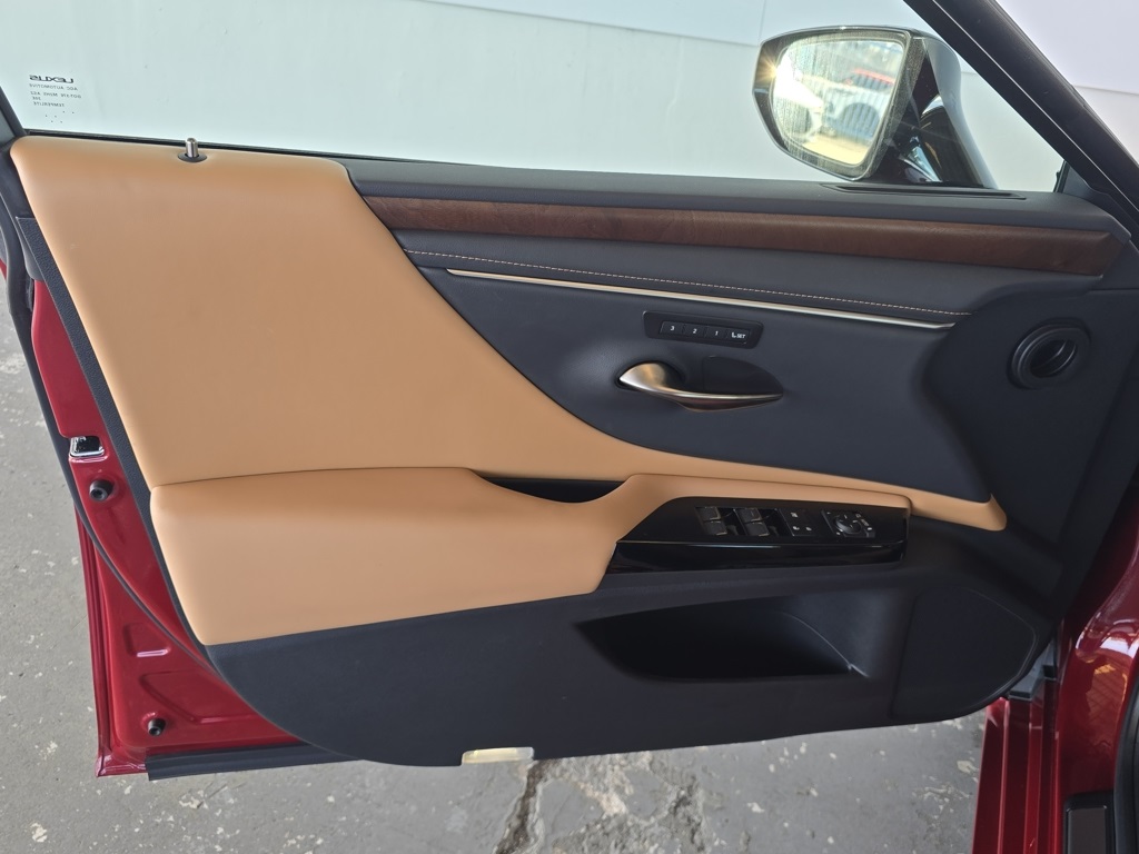 Thumbnail: 2024 Lexus ES - 26