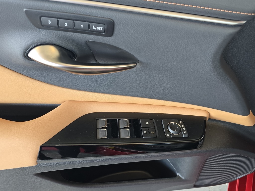 Thumbnail: 2024 Lexus ES - 27