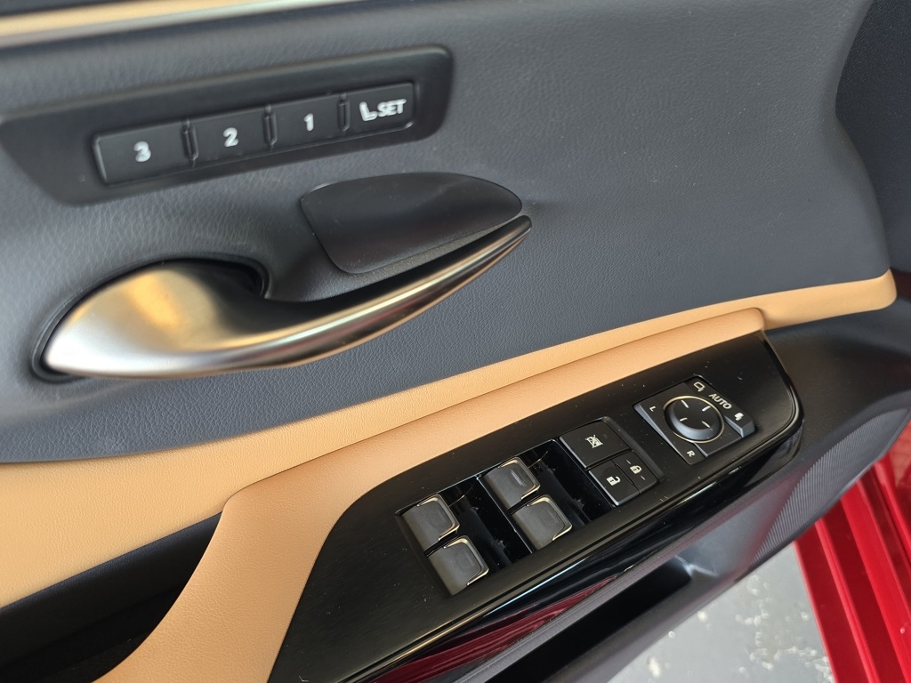 Thumbnail: 2024 Lexus ES - 28