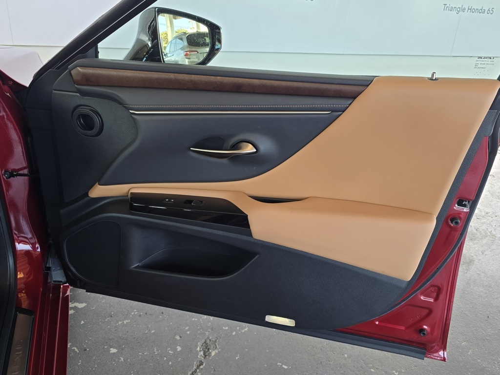 Thumbnail: 2024 Lexus ES - 30