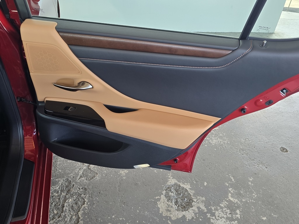 Thumbnail: 2024 Lexus ES - 32