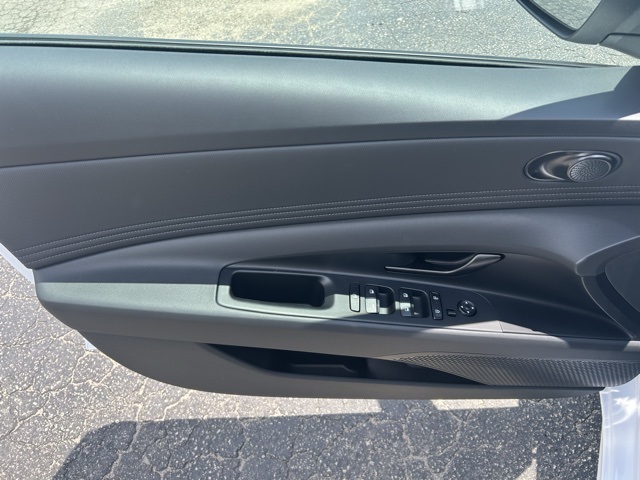 HyundaiElantra Hybrid11