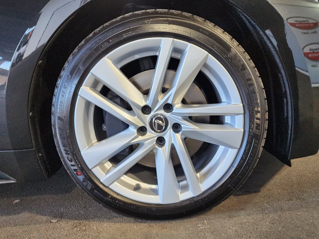 Thumbnail: 2025 Lexus IS - 4