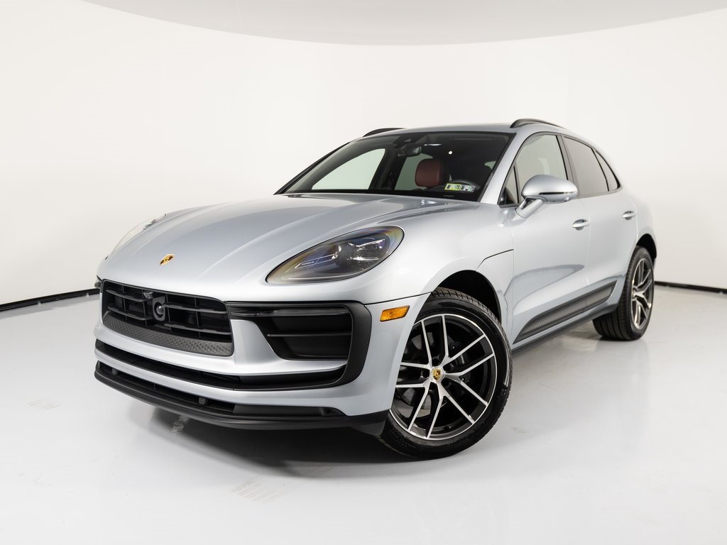 /2025 Porsche Macan