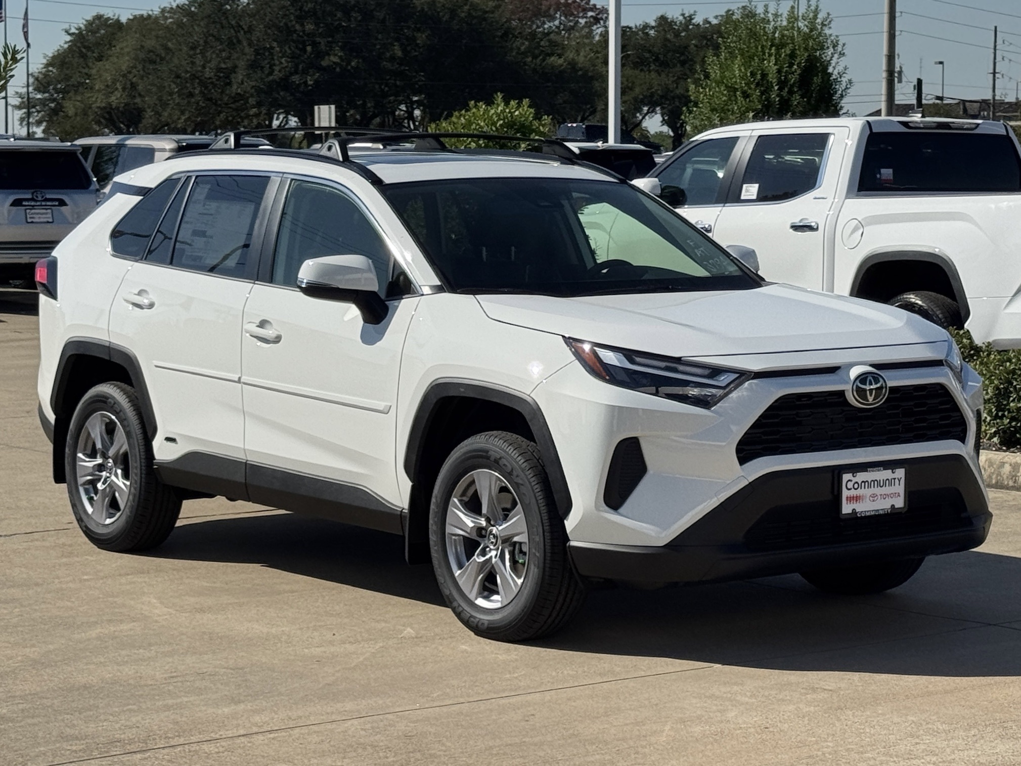 2025 Toyota RAV4 Hybrid XLE - 9