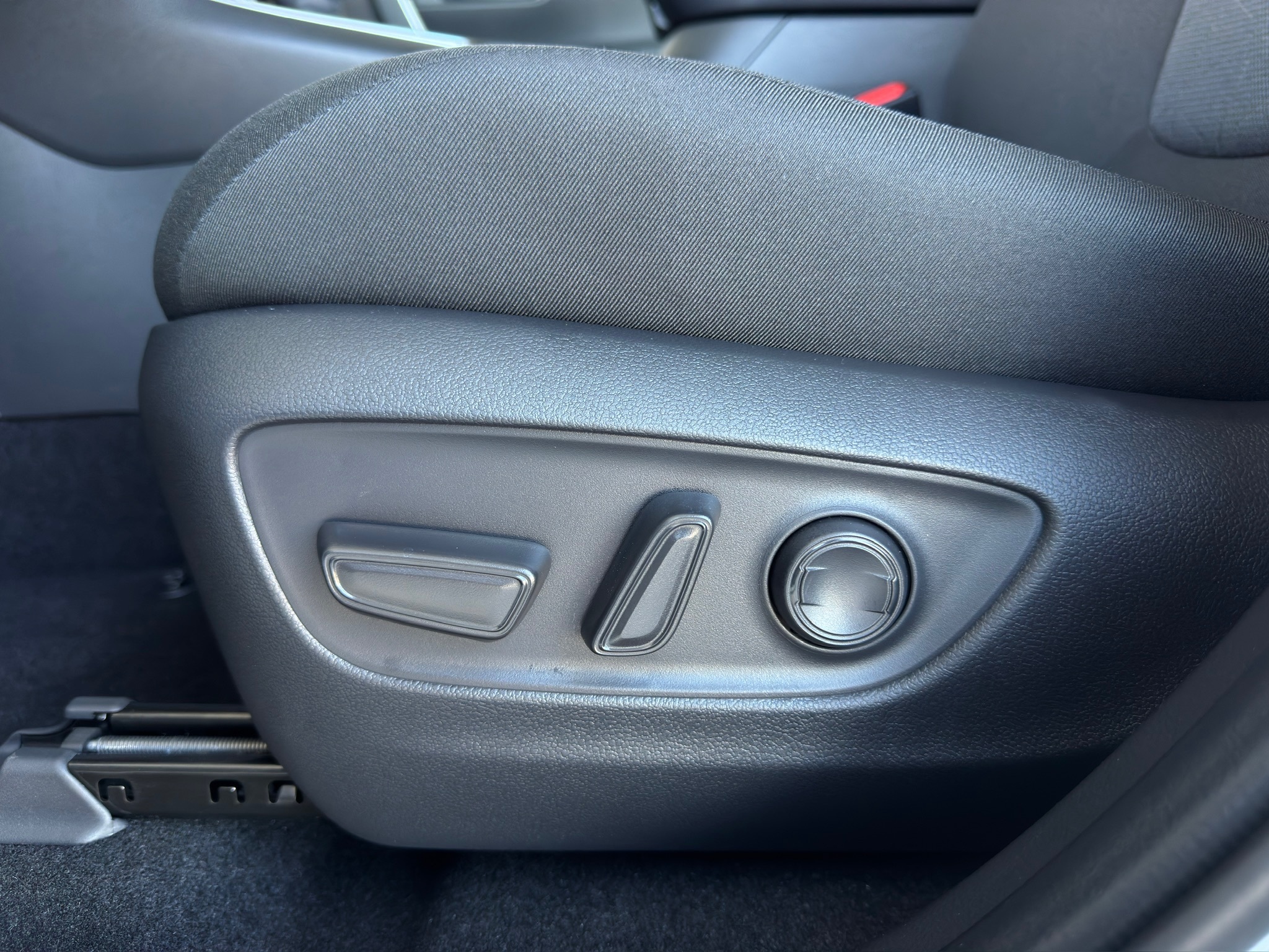 2025 Toyota RAV4 Hybrid XLE - 7