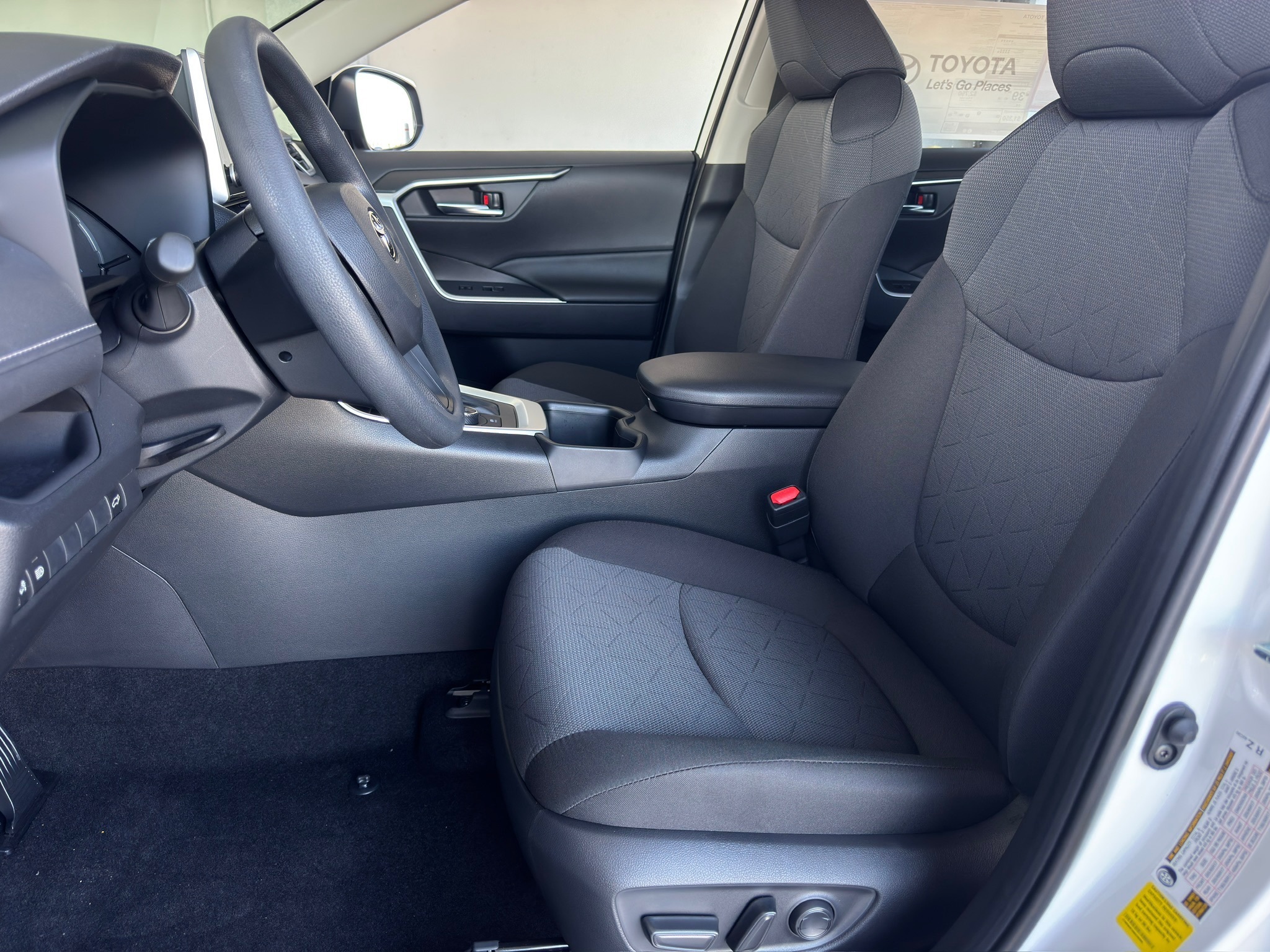 2025 Toyota RAV4 Hybrid XLE - 8