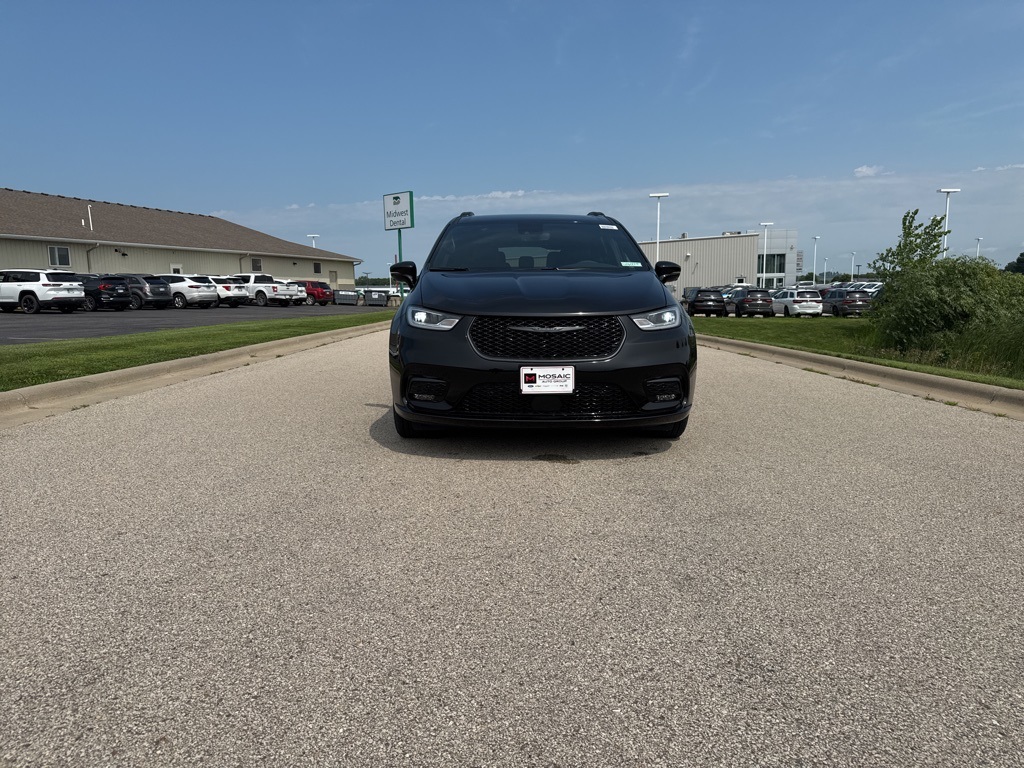 2025 Chrysler Pacifica