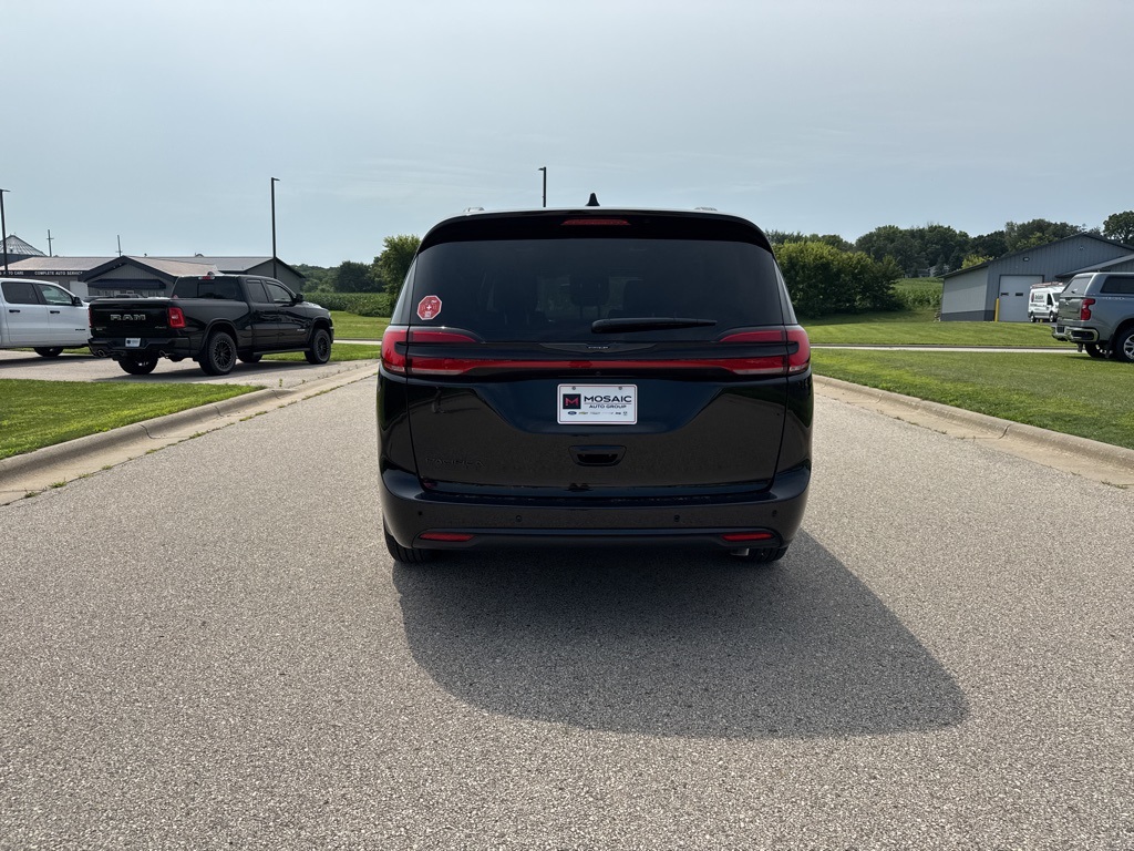 2025 Chrysler Pacifica