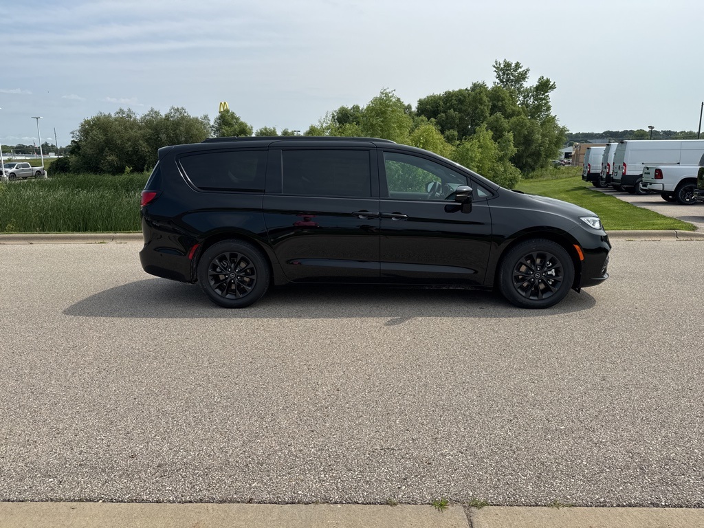 2025 Chrysler Pacifica