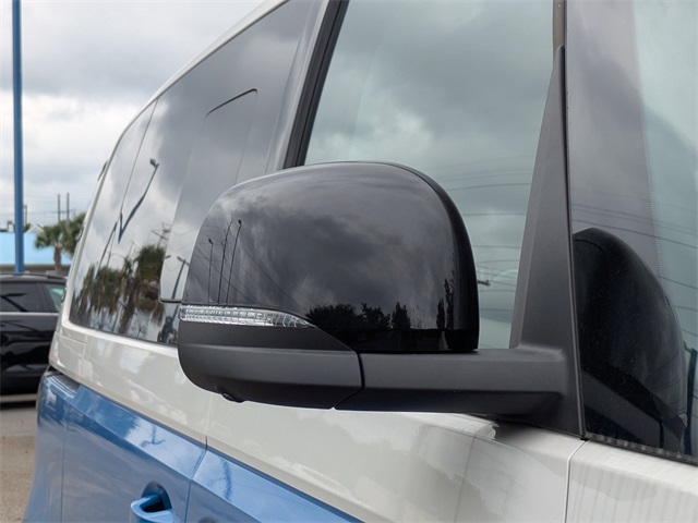 2025 Volkswagen ID. Buzz Pro S Plus - 11