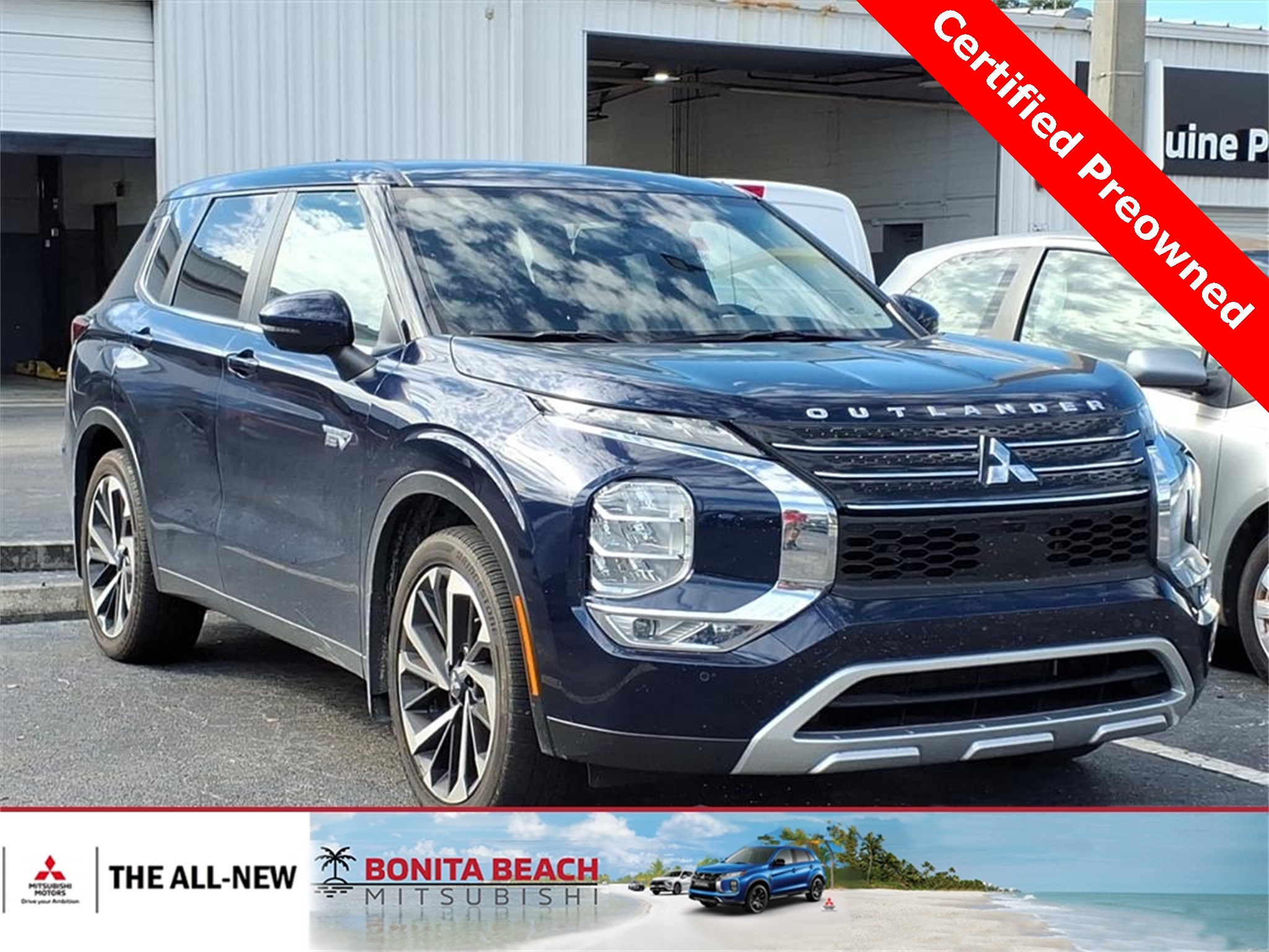 2024 Mitsubishi Outlander Plug-in Hybrid SE's photo