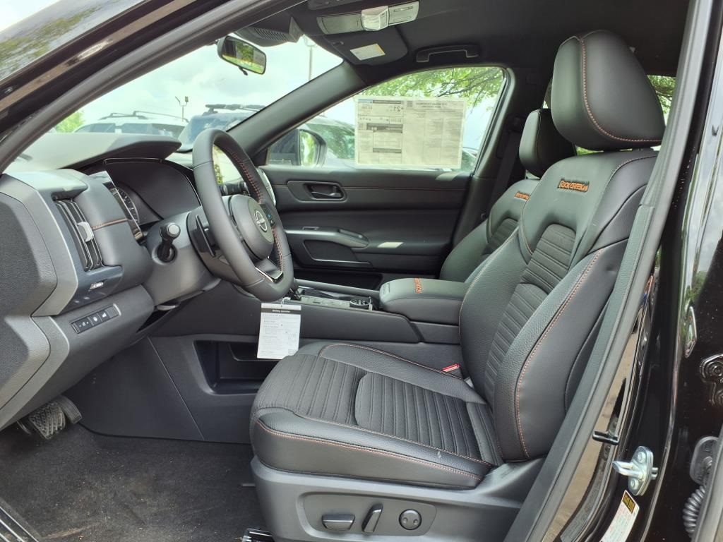 2025 Nissan Pathfinder Rock Creek photo 2