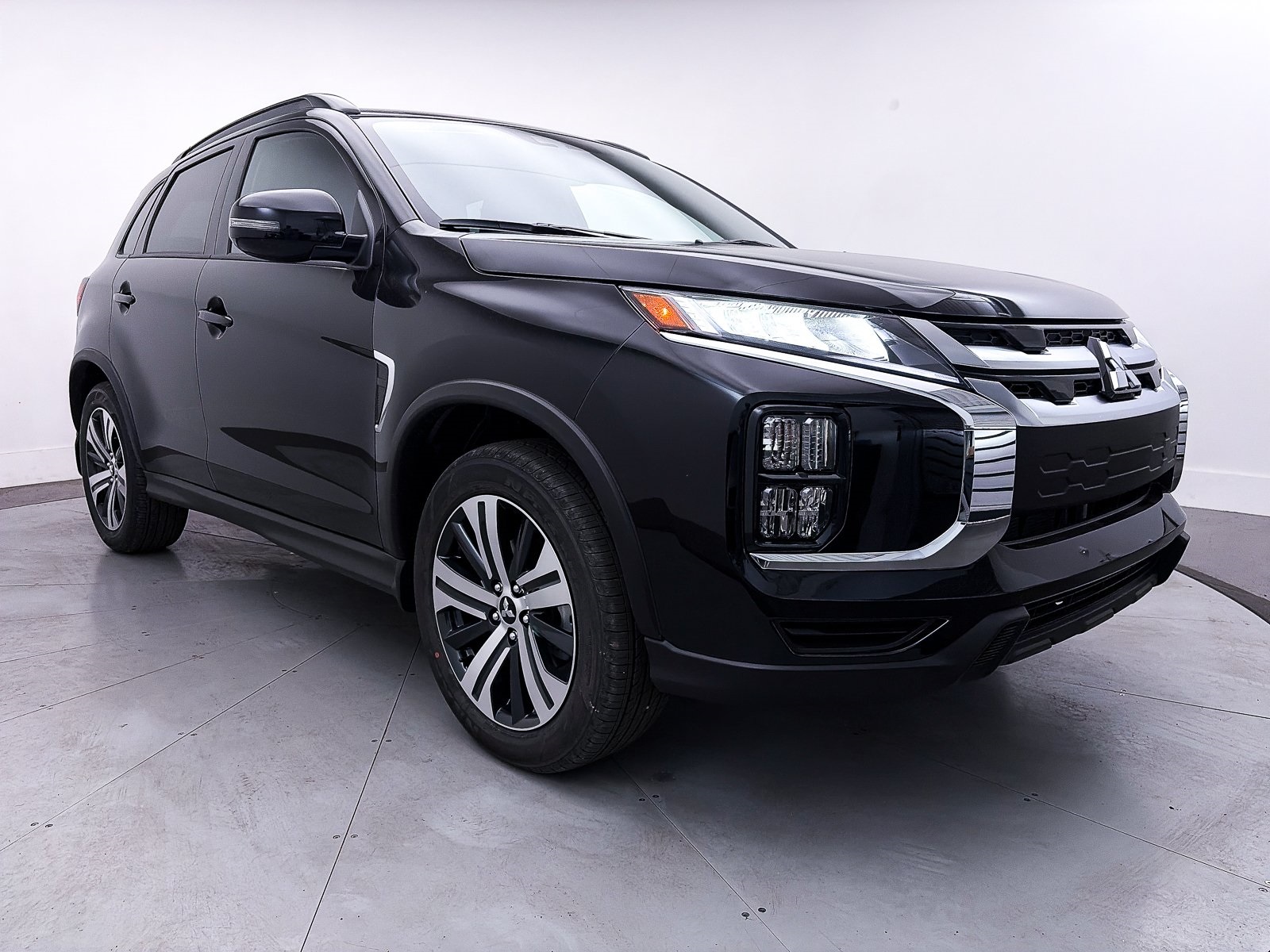 2026 Mitsubishi Outlander Sport SEL's photo