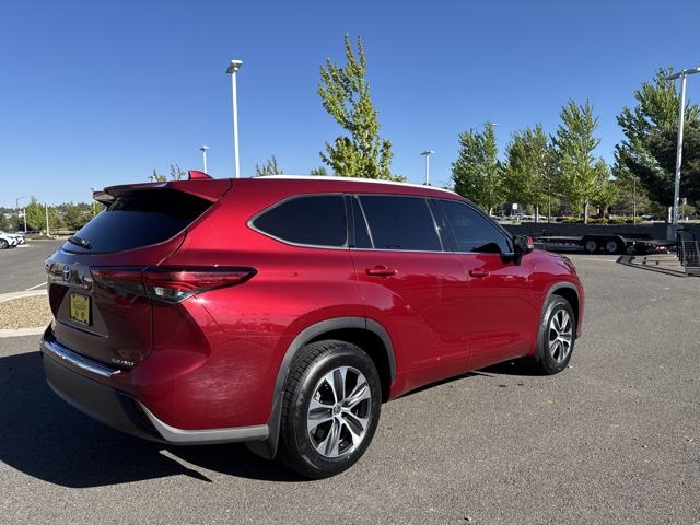 2022 Toyota Highlander XLE photo 3