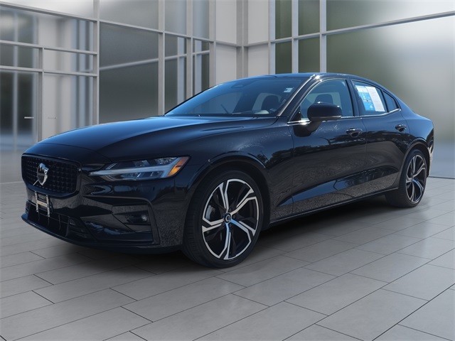 2025 Volvo S60 B5 Plus AWD