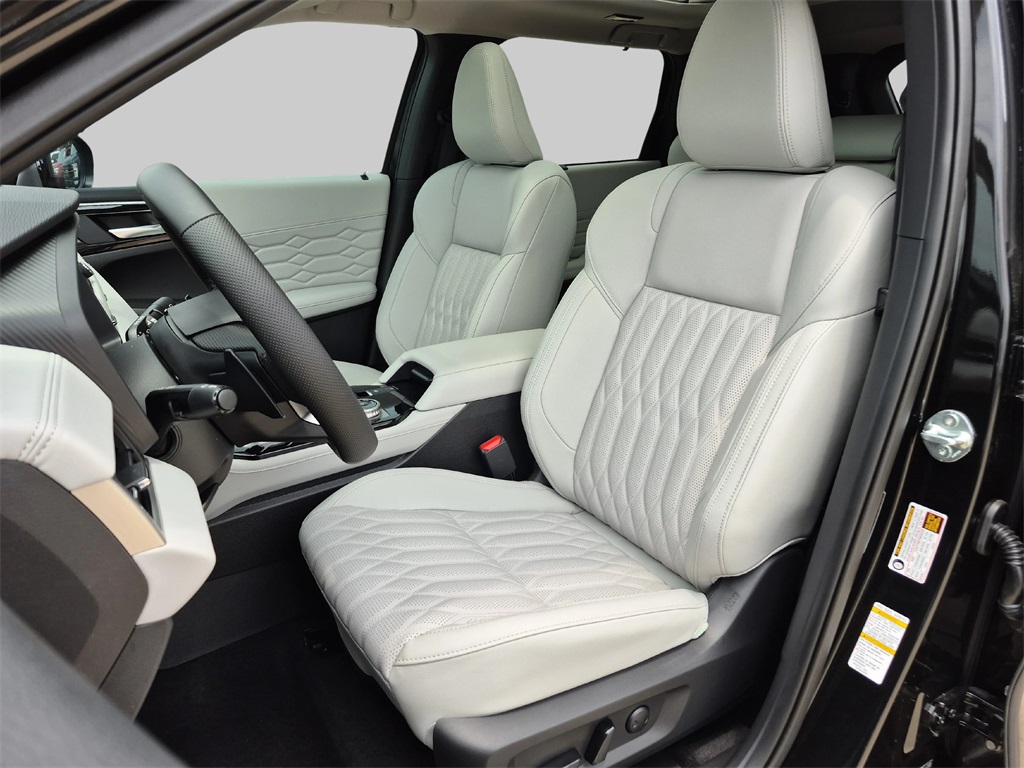 2025 Mitsubishi Outlander SEL - 9