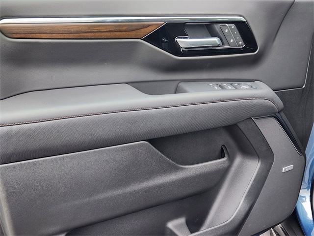 2025 Chevrolet Tahoe High Country photo 14
