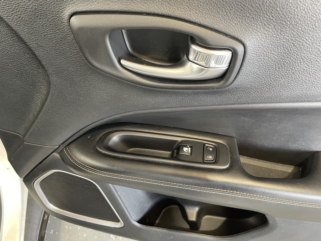 Thumbnail: 2019 Jeep Compass - 18