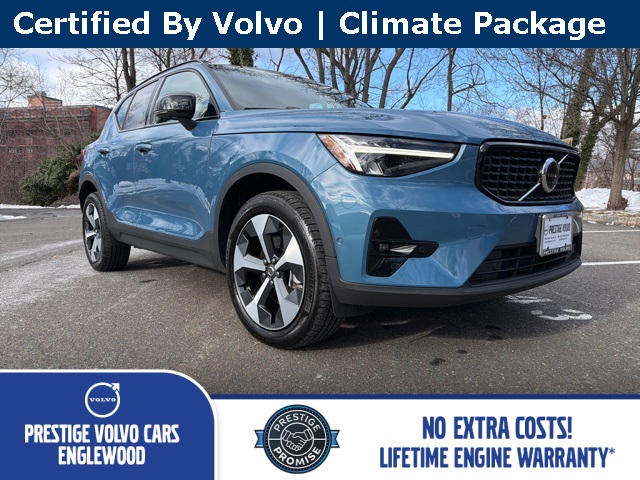2025 Volvo XC40 B5 Plus Dark Theme AWD