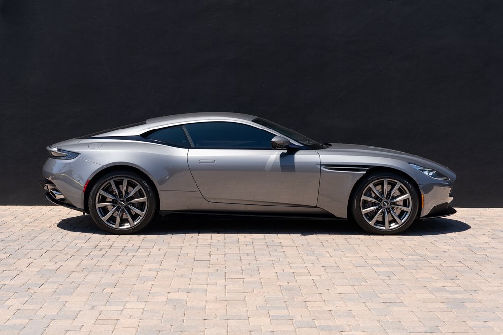 Aston Martin 2017 DB11 