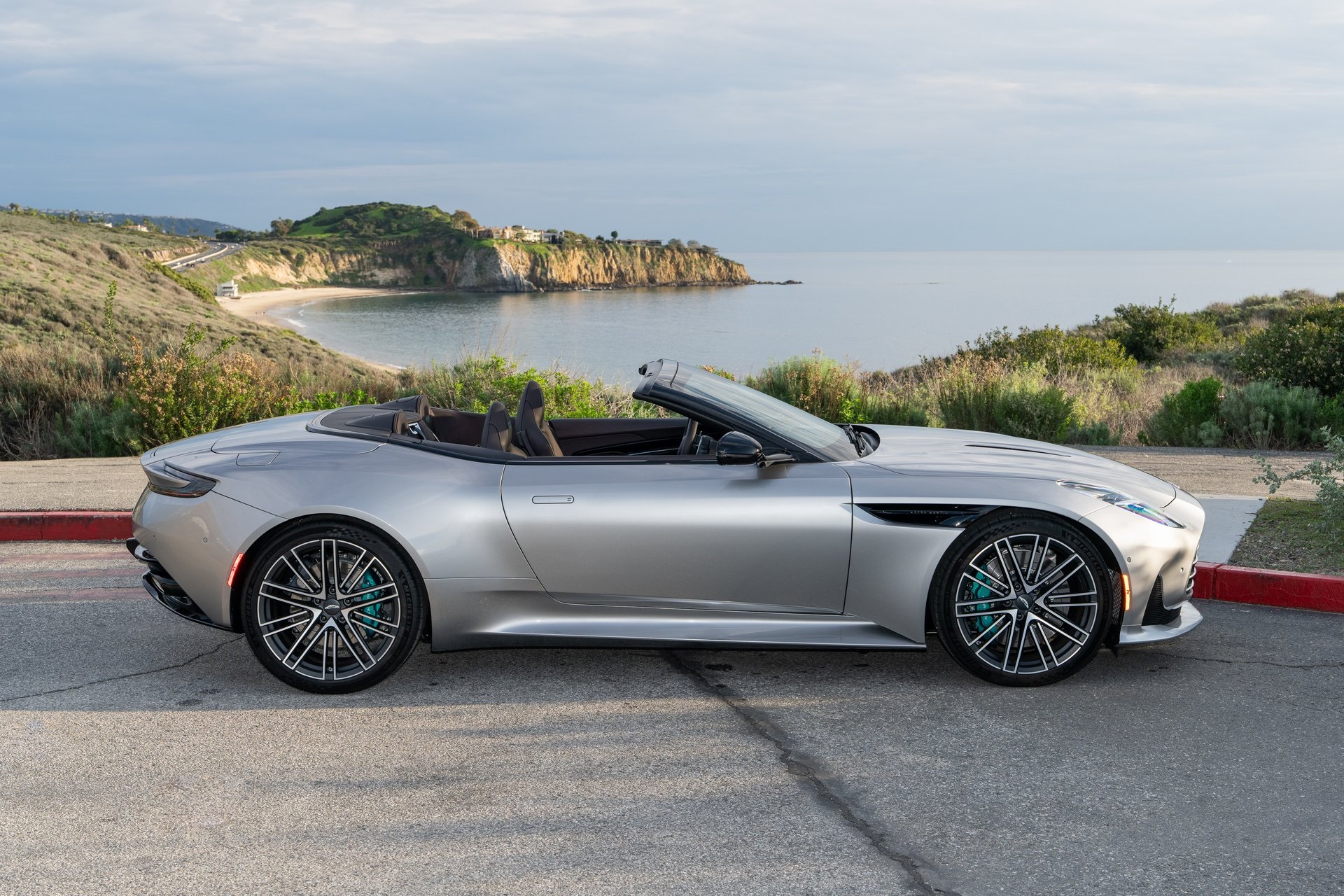 Aston Martin 2025 DB12 Volante