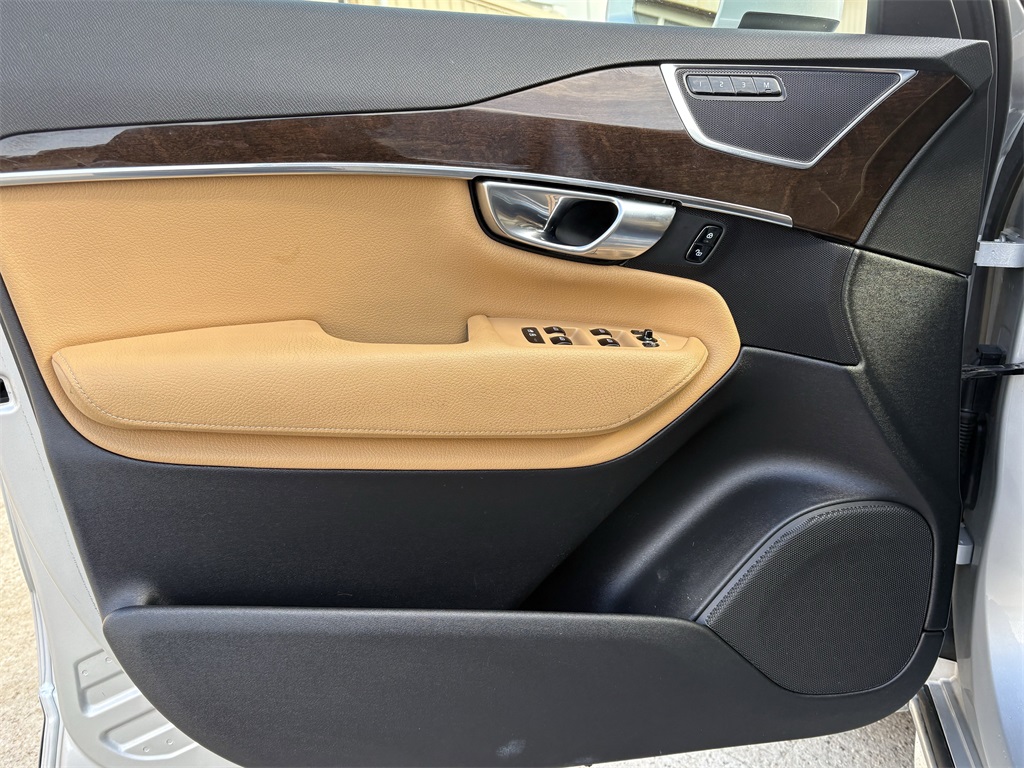 2017 Volvo XC90 T6 Momentum Silver at Legacy Ford