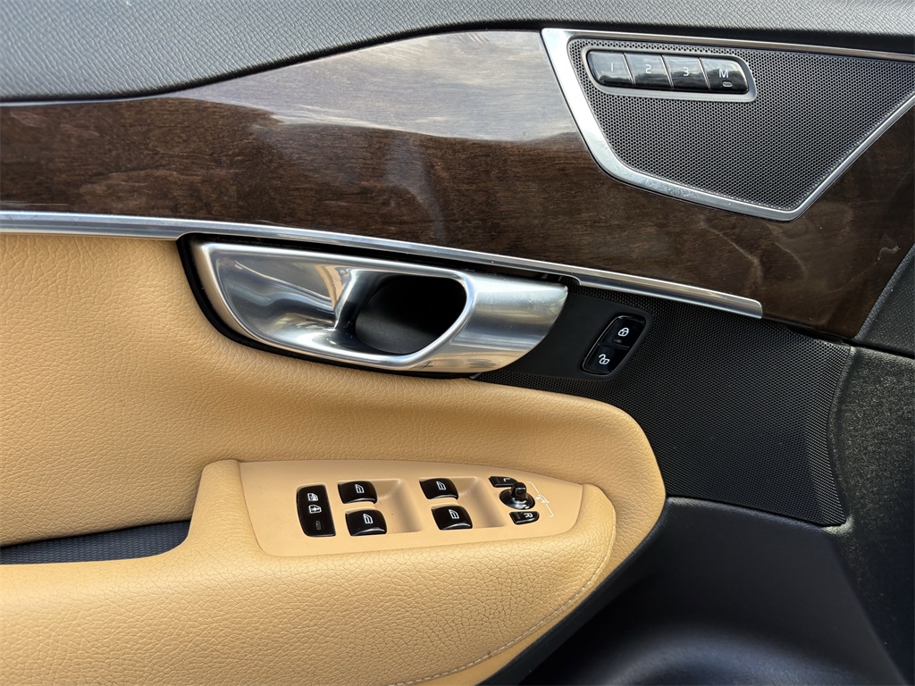 2017 Volvo XC90 T6 Momentum Silver at Legacy Ford