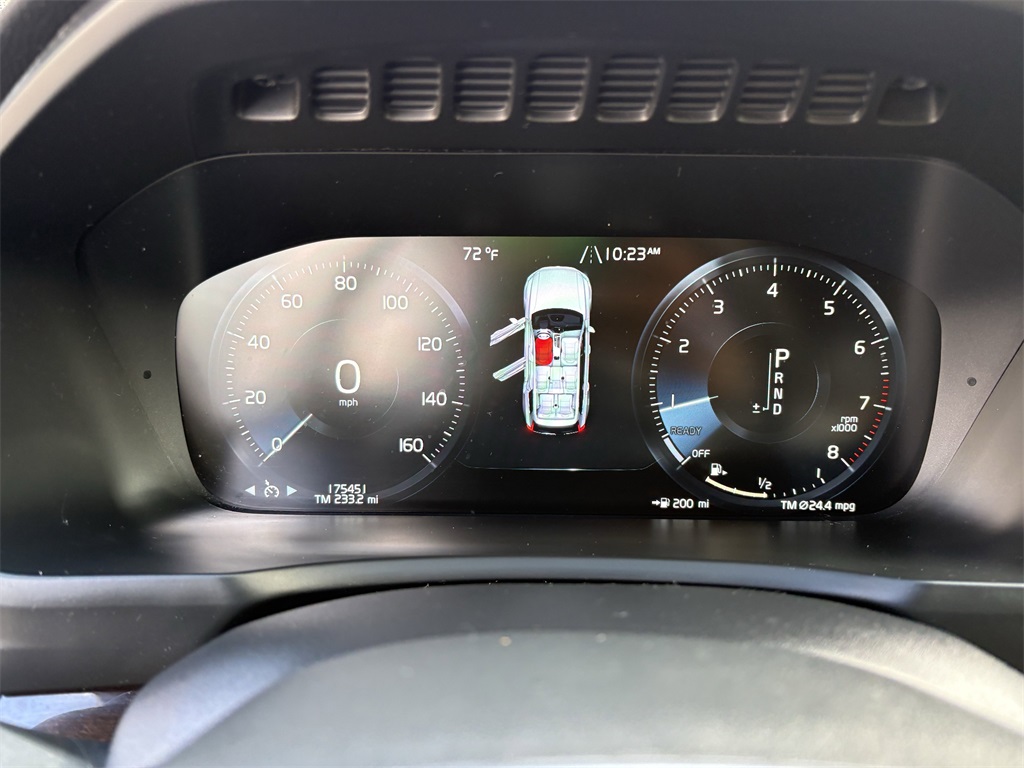 2017 Volvo XC90 T6 Momentum Silver at Legacy Ford