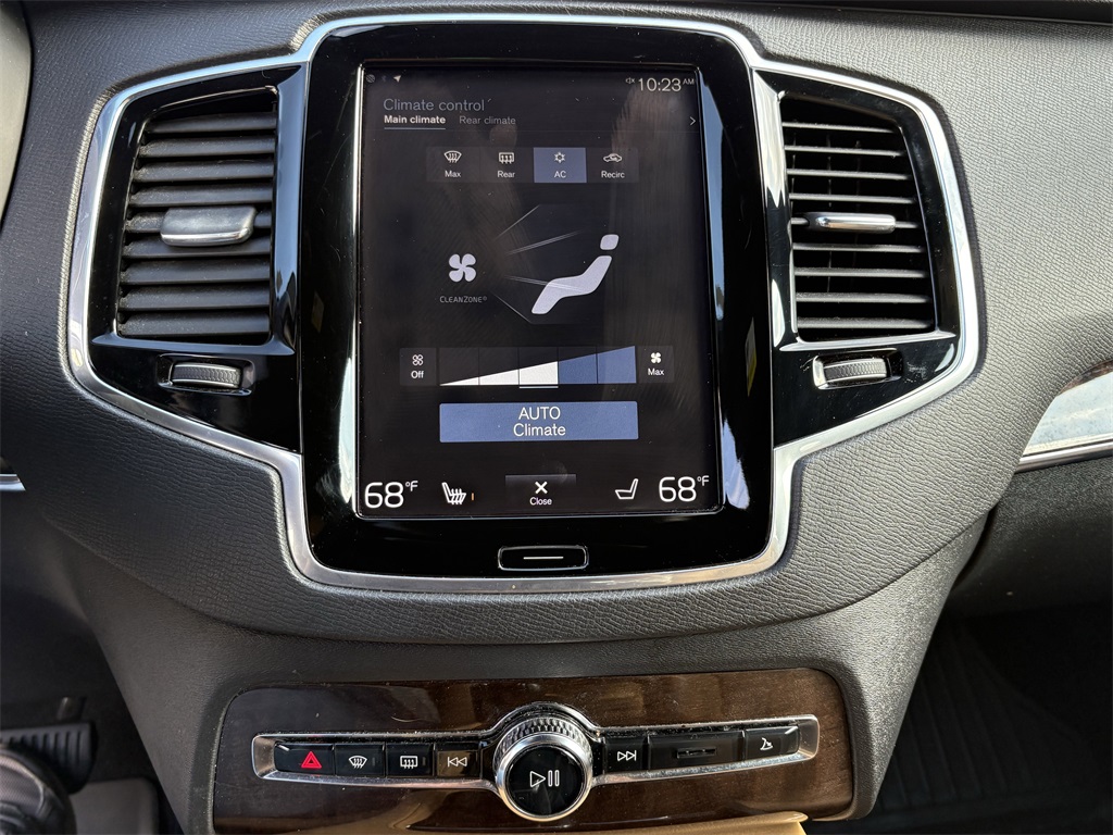 2017 Volvo XC90 T6 Momentum Silver at Legacy Ford