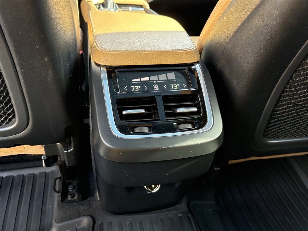 2017 Volvo XC90 T6 Momentum Silver at Legacy Ford