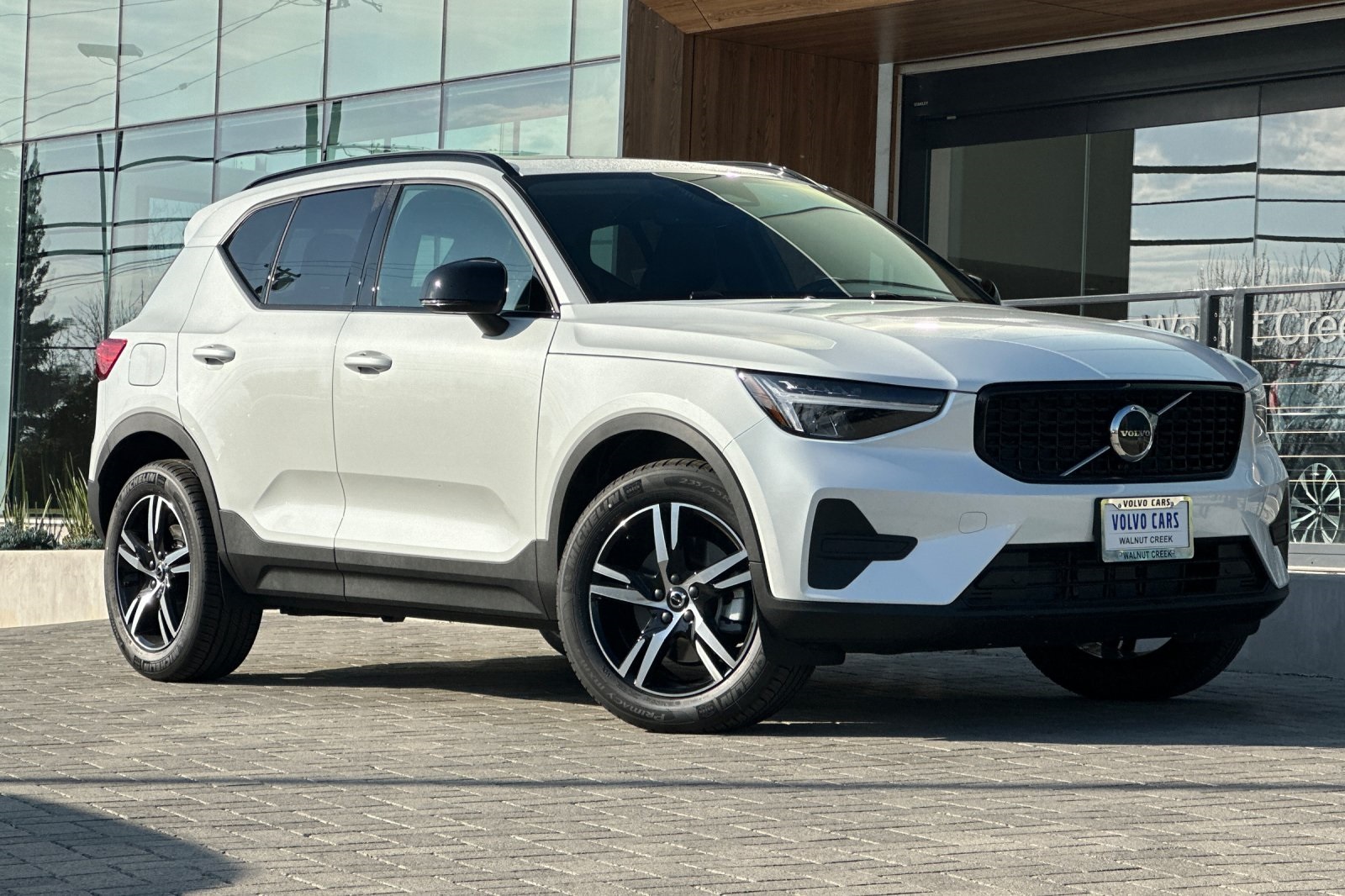 2026 Volvo XC40 B5 Core AWD